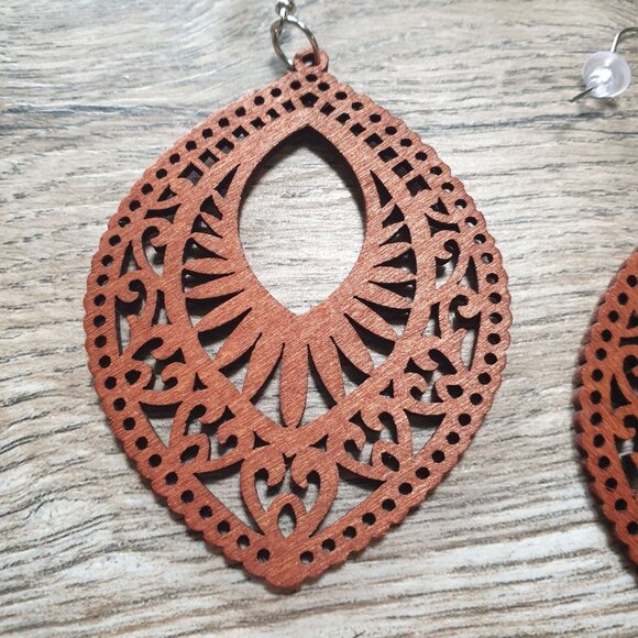 Women Wooden Teardrop Earrings Intricate Laser Cut African Inspired Boho Gift - Picture 2 of 4